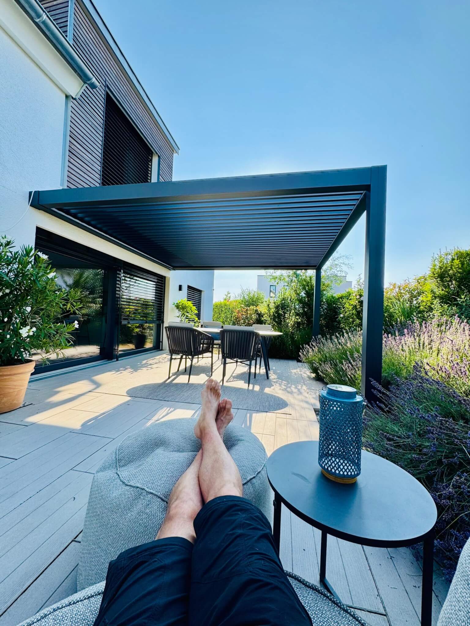EGHUUN Pergola Mezzo, Louvered Roof, Electric and Remote Controlled photo review